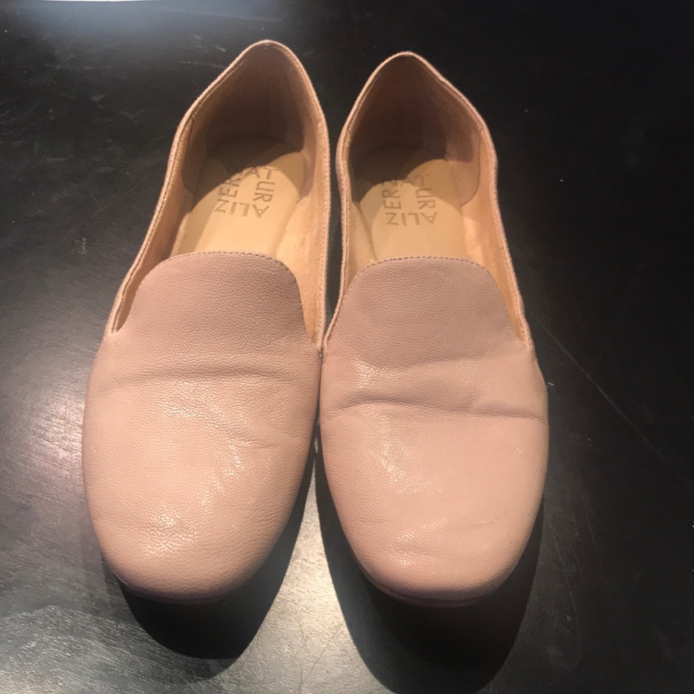 Beige Naturalizer size 6.5. GUC leather flat